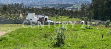 Terreno residencial en Conocoto con factibilidad de servicios