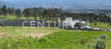 Terreno residencial en Conocoto con factibilidad de servicios