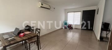 Casa en Los Prados, Vía Salitre - 3 dormitorios y piscina