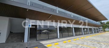 Local esquinero 48m² en Porto Celeste - Alta rentabilidad y visibilidad