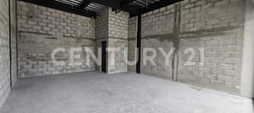 Local esquinero 48m² en Porto Celeste - Alta rentabilidad y visibilidad