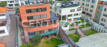 Amplio depto. en Quito con terraza de 80m² y 3 hab.