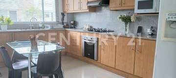 Casa en La Primavera, Cumbayá con jardín privado