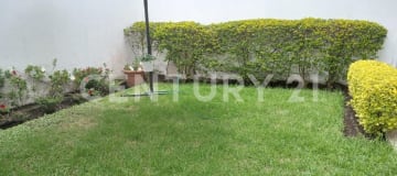 Casa en La Primavera, Cumbayá con jardín privado
