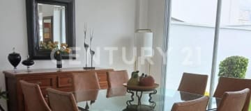 Casa en La Primavera, Cumbayá con jardín privado