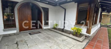 Casa amplia en venta en Cumbayá