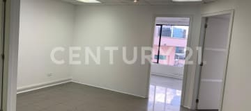 Oficina premium en WTC: 76m², piso 12 y 2 parqueaderos
