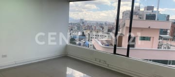 Oficina premium en WTC: 76m², piso 12 y 2 parqueaderos