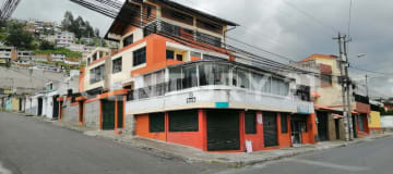 Casa rentera con 4 deptos y 3 locales en El Porvenir, $2.200/mes