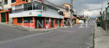 Casa rentera con 4 deptos y 3 locales en El Porvenir, $2.200/mes