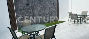 Alquiler casa en Mallorca Village con 3 hab. y seguridad 24/7