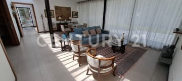 Quinta de 565m² en Guayllabamba con jardines y 10 parqueaderos