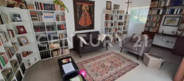 Quinta de 565m² en Guayllabamba con jardines y 10 parqueaderos