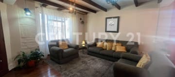 Casa en Kennedy, 3 dorm, 2.5 baños, altillo y parqueadero eléctrico