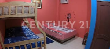 Casa de 2 pisos con 6 habitaciones en venta