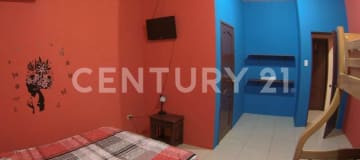 Casa de 2 pisos con 6 habitaciones en venta