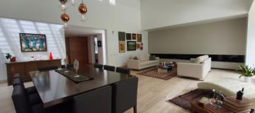 Casa 650m² en Cumbayá con piscina y urbanización privada