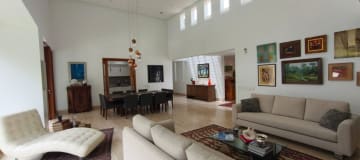 Casa 650m² en Cumbayá con piscina y urbanización privada