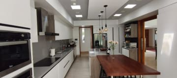 Casa 650m² en Cumbayá con piscina y urbanización privada