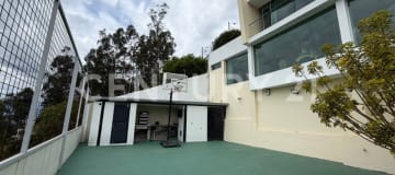 Casa de autor premiada en Campo Alegre con vista al valle