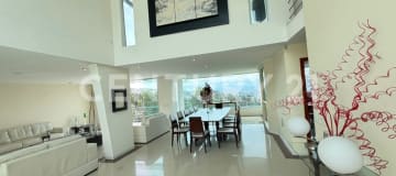 Casa de autor premiada en Campo Alegre con vista al valle