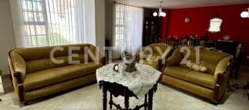 Casa rentera cerca de ESPOCH y parque, 398m², 3 deptos. ¡Invierte ya!