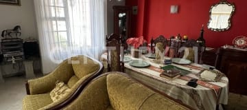 Casa rentera cerca de ESPOCH y parque, 398m², 3 deptos. ¡Invierte ya!