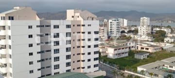 Penthouse amoblado en Bahía con vista al mar: 3 hab y jacuzzi