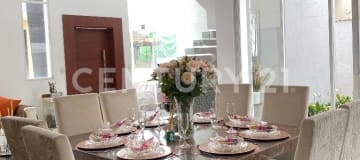 Casa moderna 3 dormitorios en El Condado, $245.000