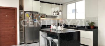 Casa moderna 3 dormitorios en El Condado, $245.000