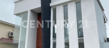 Casa moderna 3 dormitorios en El Condado, $245.000