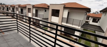 VENTA CASA DE DOS PISOS, 3 DORMITORIOS SECTOR PIFO