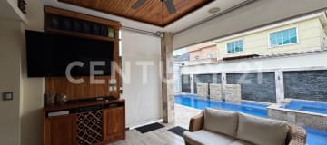 Casa de 4 hab. con piscina, jacuzzi y BBQ en 360m²