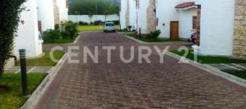 Casa independiente en Tumbaco, 168.52m², conjunto seguro