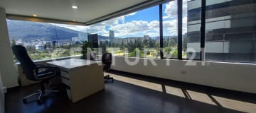 Oficina ejecutiva en La Carolina con vista al parque