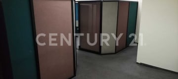 Oficina con vista a la calle en edificio con seguridad
