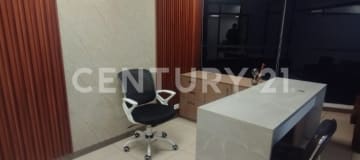 Oficina amoblada de 100 m² en Edificio Emporium, zona premium