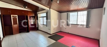 Propiedad comercial en Urdesa Central con alto flujo vehicular
