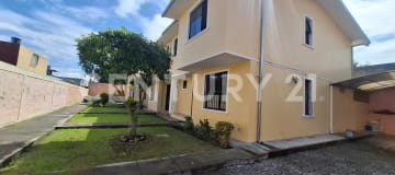 Casa en Conocoto con terraza, BBQ y seguridad 24/7
