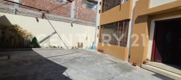 Casa espaciosa ESPOCH: 329m², 5 dormitorios, seguridad y terraza