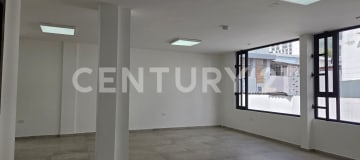 Local comercial 63.50 m² en edificio moderno, ideal para oficinas