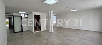 Local comercial 63.50 m² en edificio moderno, ideal para oficinas