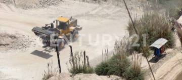 Terreno industrial con explotación de puzolana en Quito