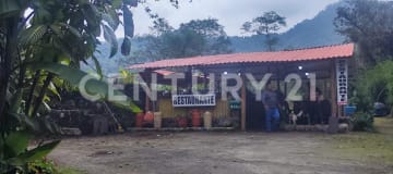 Bosque de 18 ha con cascadas y restaurante cerca de Quito