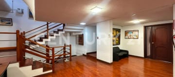 Oficina remodelada en Quito centro-norte, 324m², USD 2,000