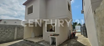 Casa en Ceibo Real: seguridad y comodidad en Manta