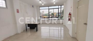 Local comercial en zona de alta afluencia - ideal para oficinas