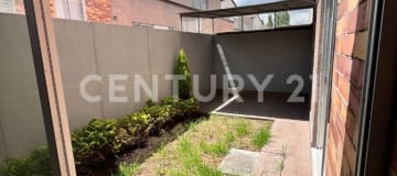 Casa en conjunto en Ushimana - 186m² y 3 plantas