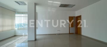 Oficina en Ceibos Center II - 42m², alquiler desde $656