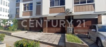 Local comercial esquinero 135m² - Barrio Centenario, Guayaquil